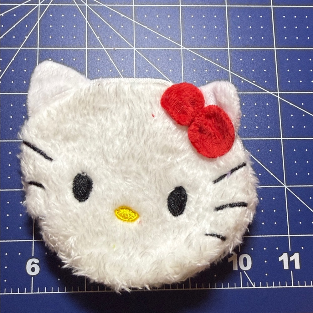 6 Hello Kitty Plush Keychain coin purses - Picture 4 of 10